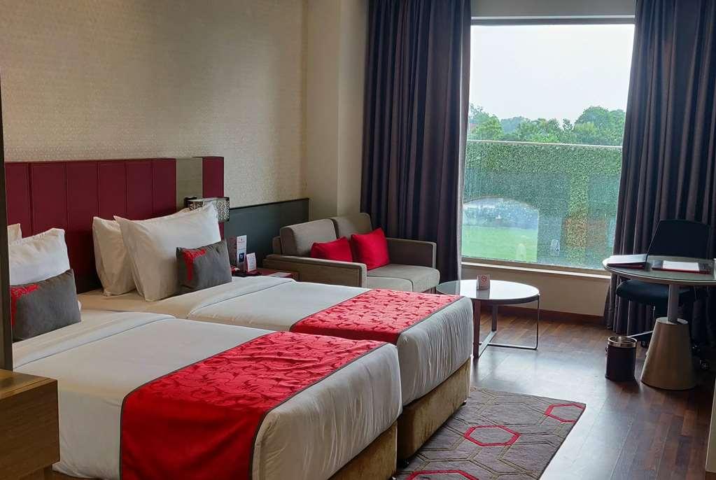 Ramada By Wyndham Lucknow Hotel And Convention Center Quarto foto